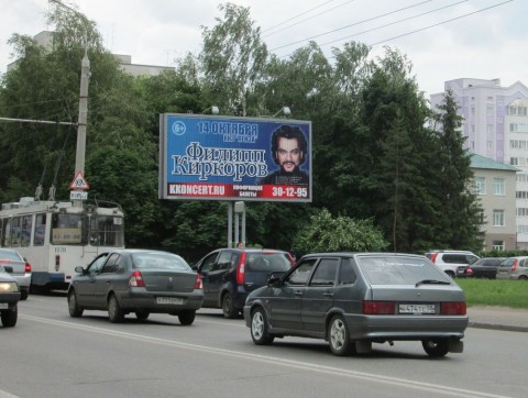 Рекламный щит по ул. Суворова