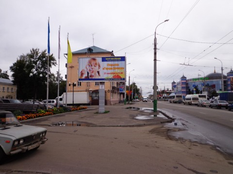 Рекламный щит в районе улицы Суворова ДХО